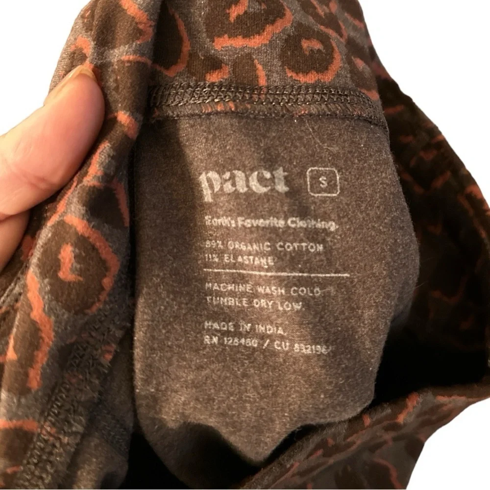 EUC - Pact Chocolate Leopard Go To Pocket Leggings - size Small